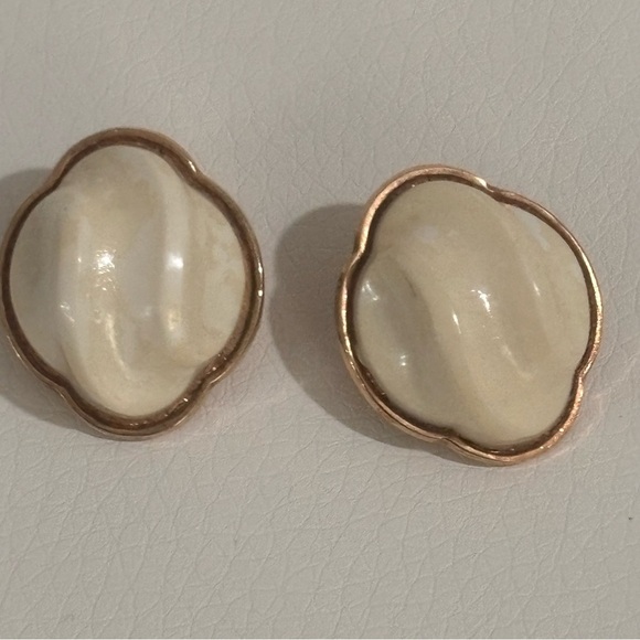 Trifari vintage very early clip on earrings - Picture 6 of 7